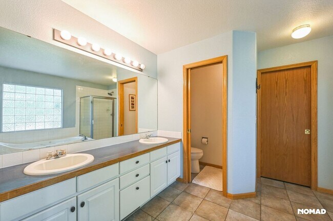 Building Photo - Stunning 4BR House in Fort Collins