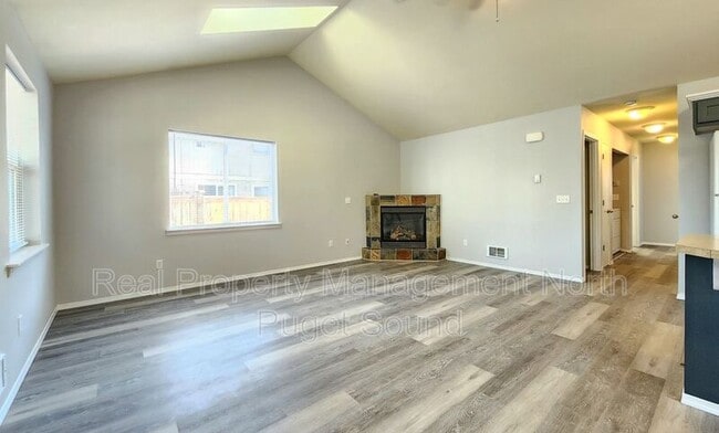 Building Photo - 112 N Gifford Ave