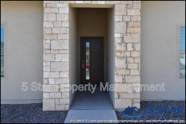 Building Photo - 4825 Mark Avizo