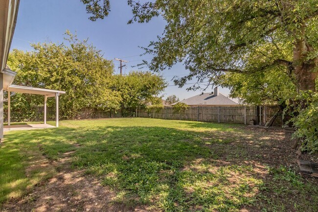 Building Photo - COMING SOON! UPDATED 3 BEDROOM IN ALEDO