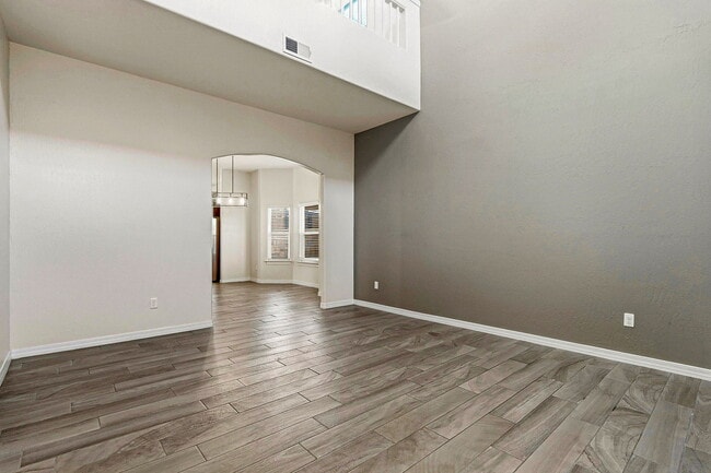 Building Photo - 649 La Entrada Cir