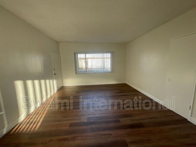 Building Photo - 10970 S Figueroa St