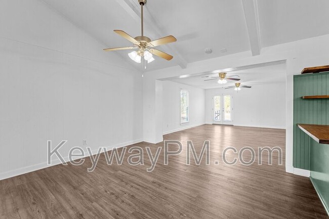 Building Photo - 3327 Cockatoo Rd