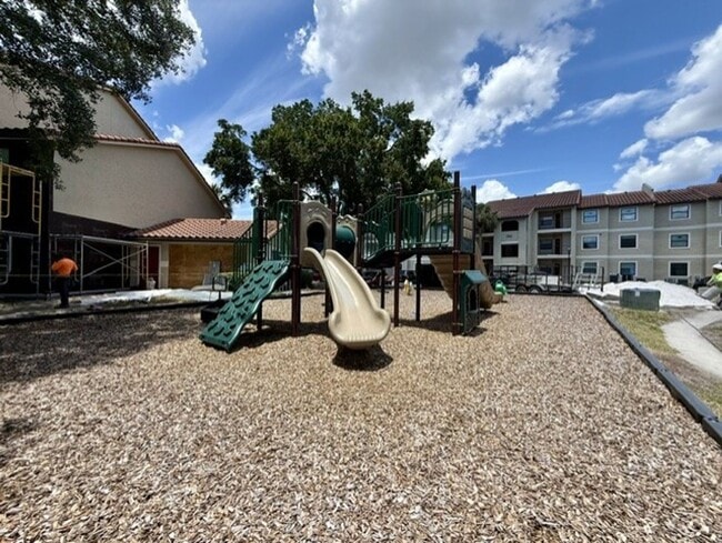 Building Photo - Two  bedroom and two bathroom condo with lakeview balcony