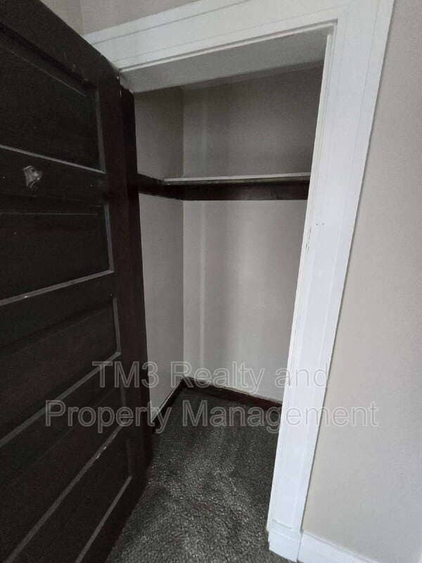 Building Photo - 302 Miami St