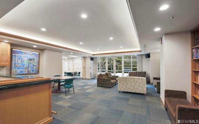 Building Photo - 240 Lombard St