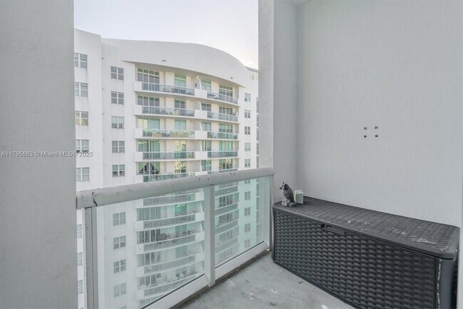 Building Photo - 7910 Harbor Island Dr