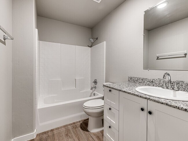 Building Photo - Newer home in the heart of OKC + 5 bedrooms + 5 bathrooms + 2 car garage