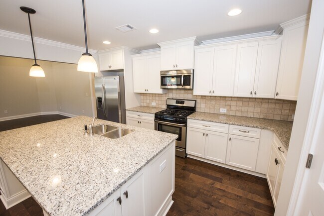 Building Photo - 2304 Snowshill Ln