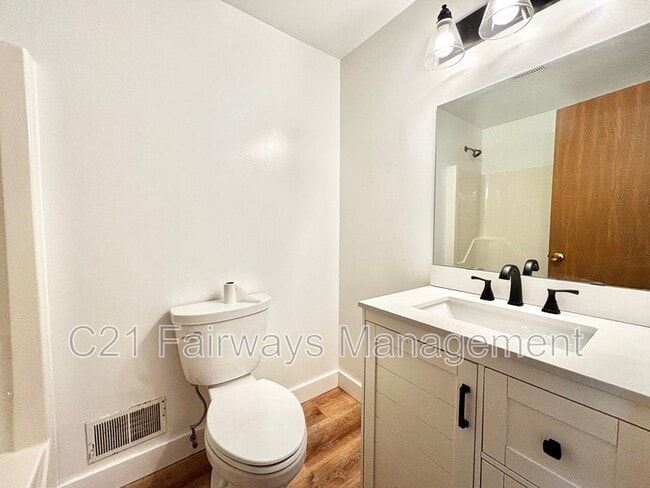 Building Photo - 616 Sandy Hill Rd