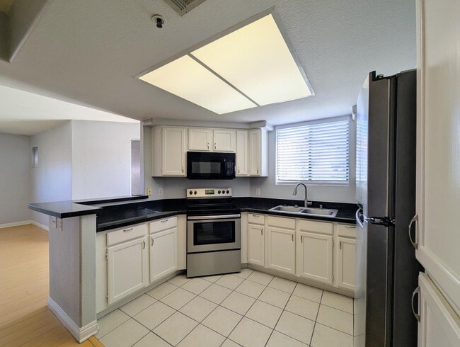 Building Photo - 4925 E Desert Cove Ave