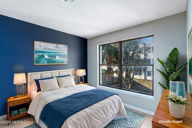 Building Photo - 221 6th St S