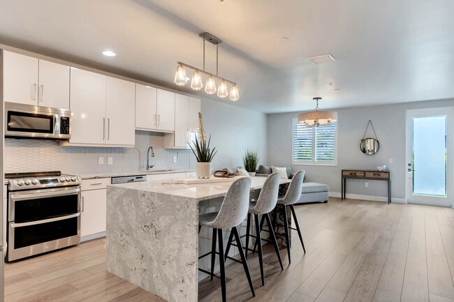 Building Photo - 428 W Swoope Ave