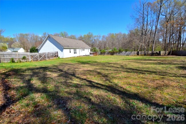 Building Photo - 614 Meadowbrook Dr