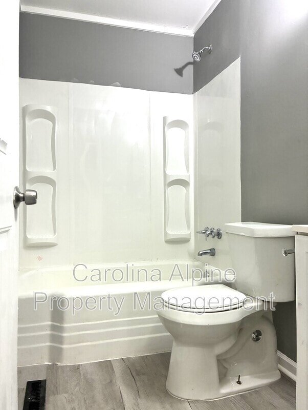 Building Photo - 1016 W Mauney Ave