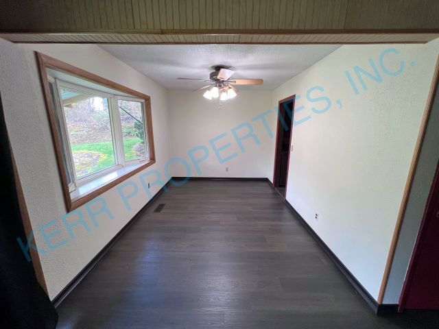 Building Photo - Deep Creek Manor! 3 Bd / 1.5 Bth - Central...