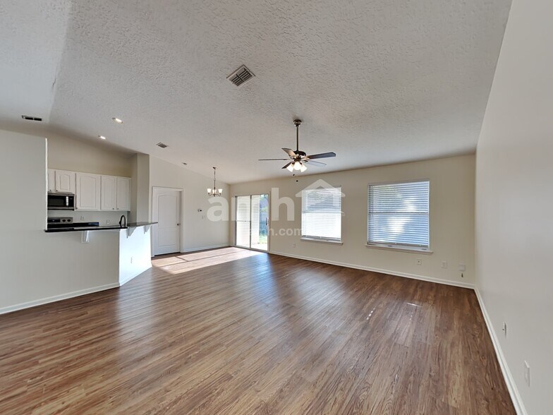 Building Photo - 985 Hyannis Port Dr