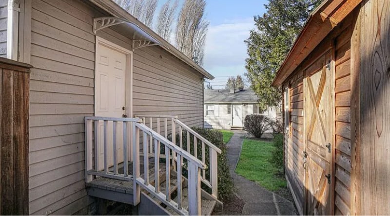 Building Photo - 316 32nd Ave E