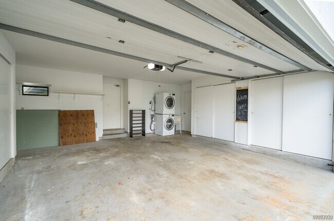 Building Photo - Large 4 Bedroom 3 Bath in Ahuimanu - Pet Negotiable $4950 47-500 Henoheno