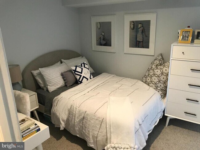 Building Photo - 1318 35th St NW