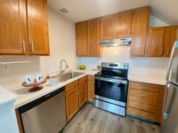Building Photo - Gorgeous Condo W/ Dishwasher & In Unit W/D!
