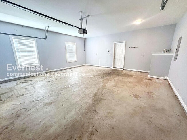 Building Photo - 463 Valley Hill Rd SE