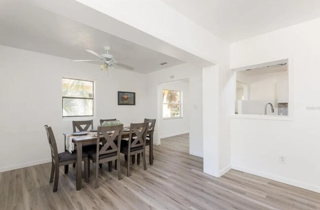 Building Photo - Housing Voucher Accepted: Charming 3-Bedro...
