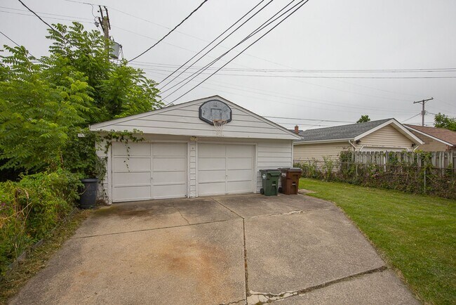 Building Photo - 4011 Dawnshire Ave