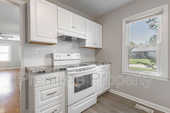 Building Photo - 10516 E 26th St S