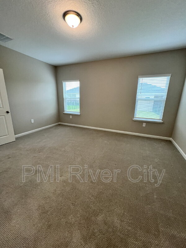 Building Photo - 125 Farmfield Dr
