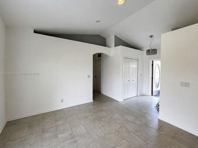 Building Photo - 547 High Hawk Cir