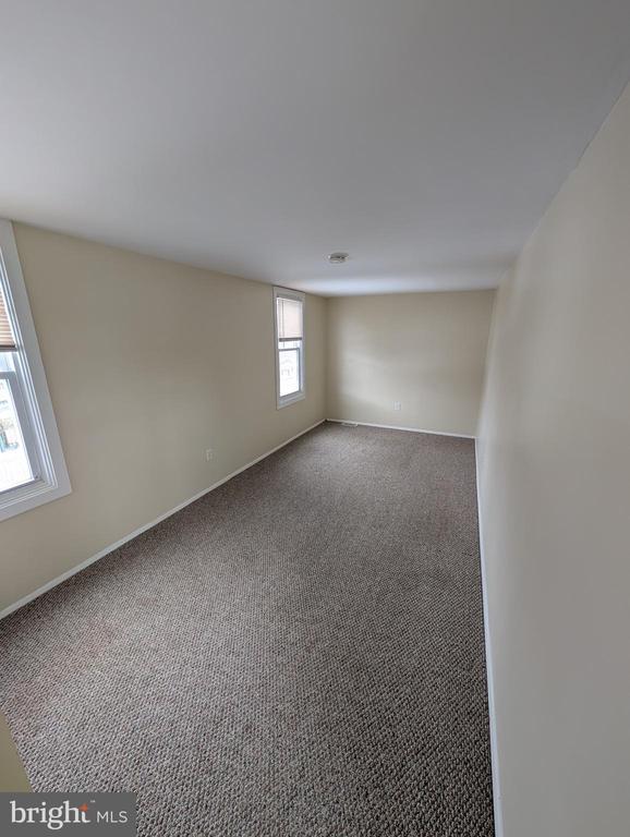 Building Photo - 30 W Roland Rd