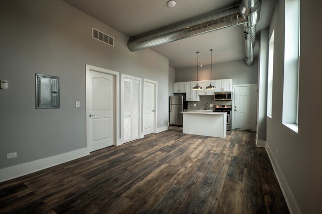 Floorplan - 1758 W. 21st Pl. / 2115 S. Wood St.