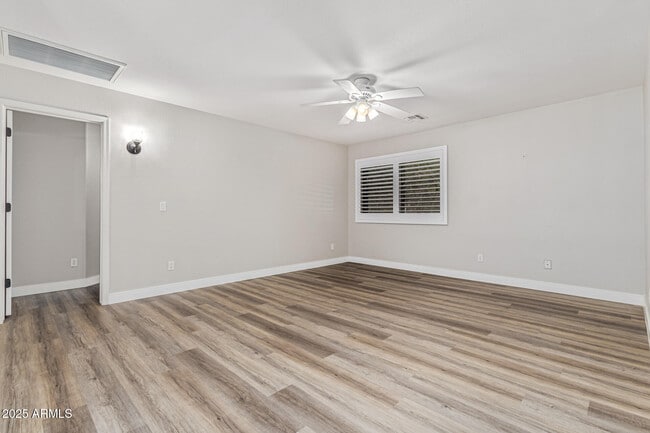 Building Photo - 1038 E Harrison Ct