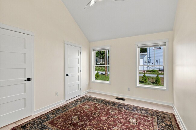 Building Photo - 413 4th Ave ADU