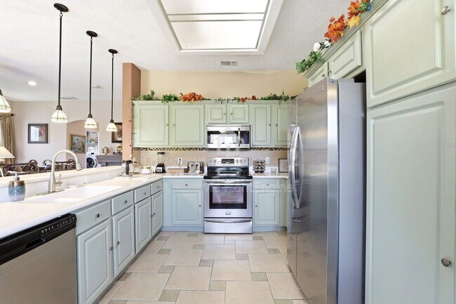 Building Photo - 824 Lake Biscayne Way