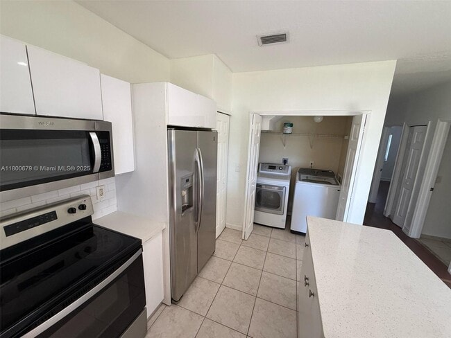 Building Photo - 2938 SE 15th Terrace