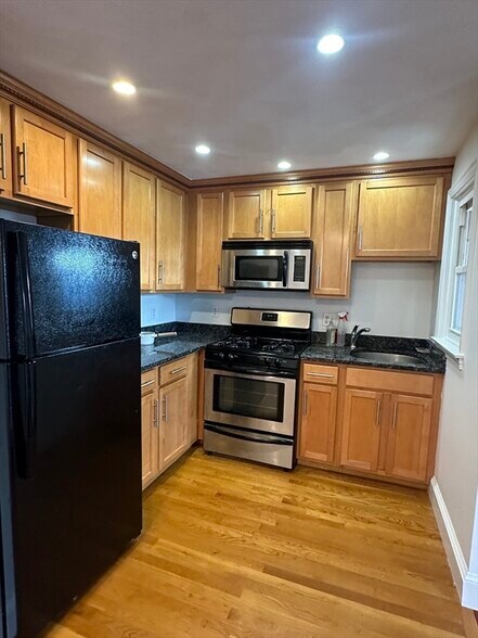 Building Photo - 39 Aldie St