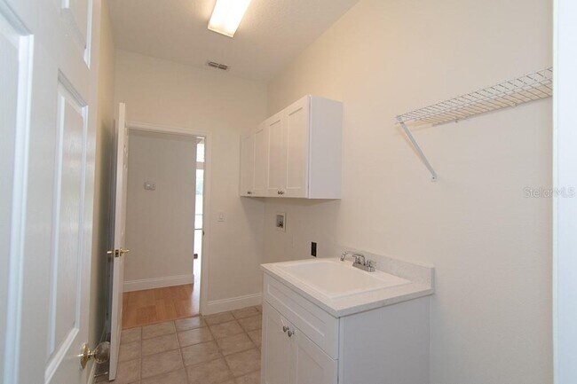 Building Photo - 1707 Golfview Dr