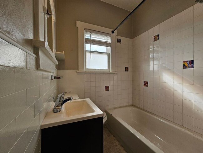 Building Photo - DU Charming 1920's Bungalow 2 Beds 1 Bath  Available Now