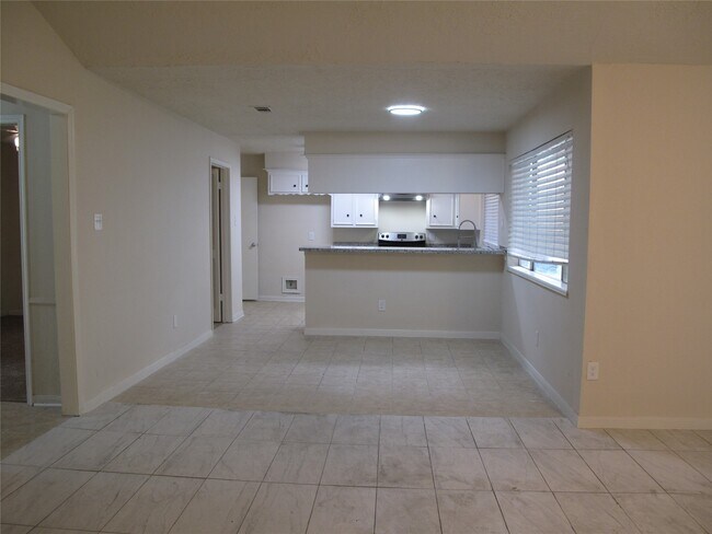 Building Photo - 6906 Sandy Knolls Dr