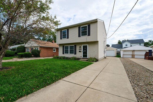 Building Photo - 32976 Edwards Ave