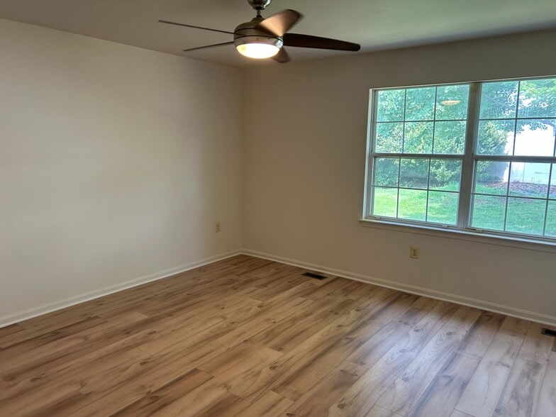 Building Photo - 9192 Winterset Dr
