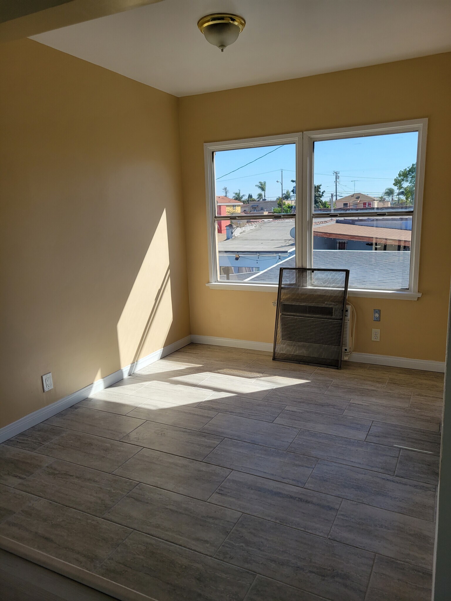 DINING ROOM - 2416 Flower St