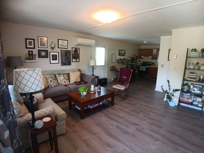Building Photo - Blacksburg, 2 BR / 1 BA Available Aug 1st