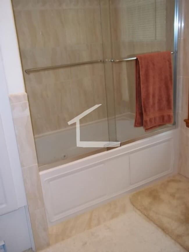 Building Photo - Single-Family House, Garage Parking, Central Heat/AC, In-Unit Washer and Dryer