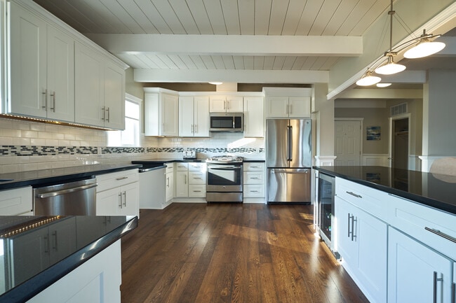 Aqua Terra 3 Bed, 2 Bath Kitchen - Aqua Terra Apartments