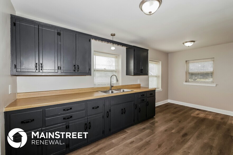 Building Photo - 7 N Irwin St