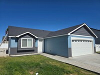 Building Photo - For Rent: Remodeled 3 Bedroom, 2 Bath Home...