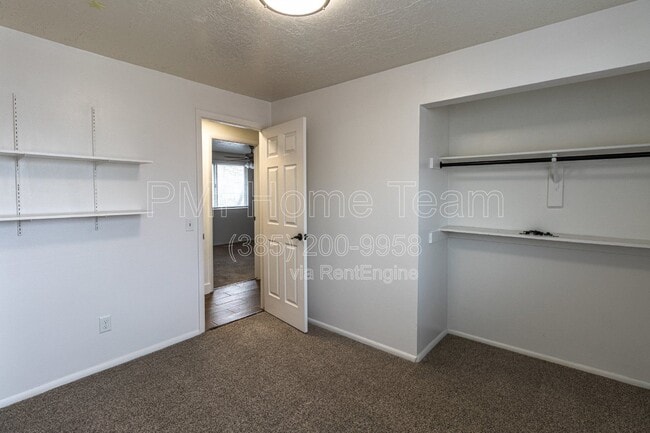 Building Photo - 1312 Roger Cir